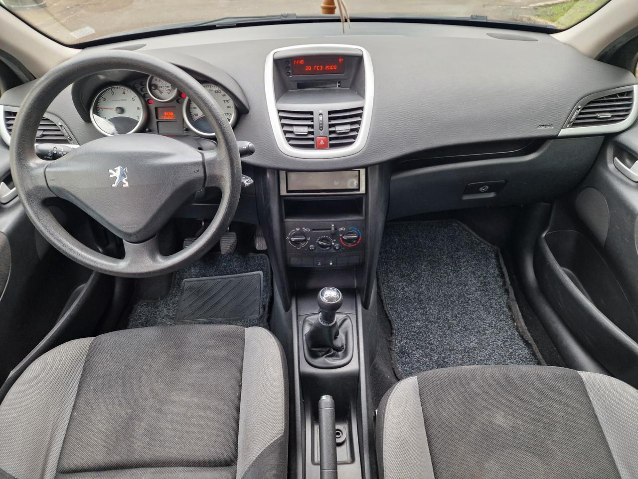 Peugeot 207 1.4 8V 75CV 5p. ONE Line