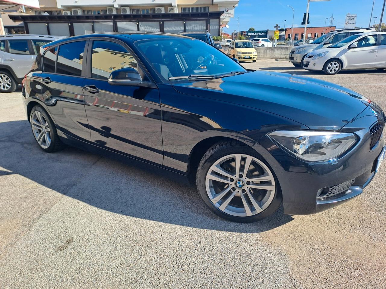 Bmw 116 116d 5p. Unique