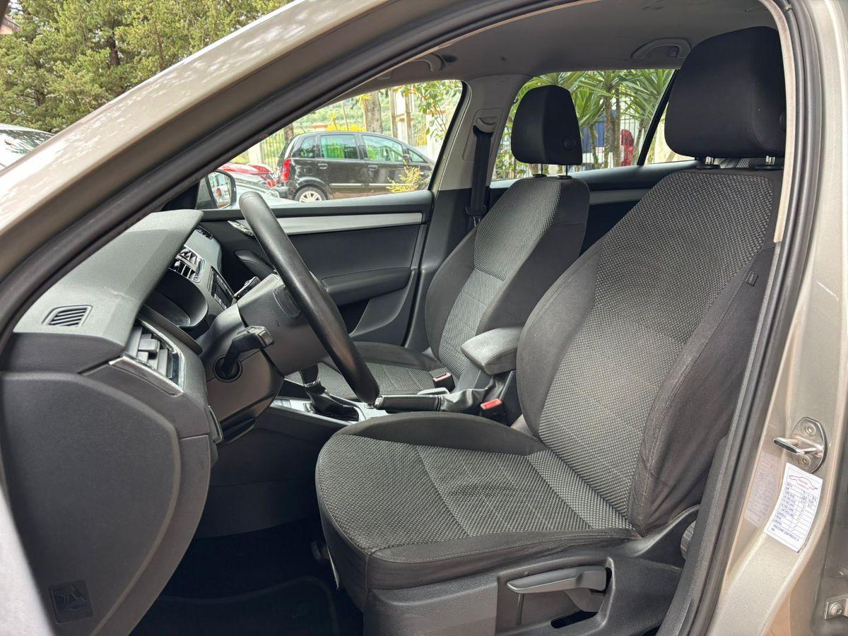 Skoda Octavia 1.6 TDI 105cv DSG Ambition Wagon