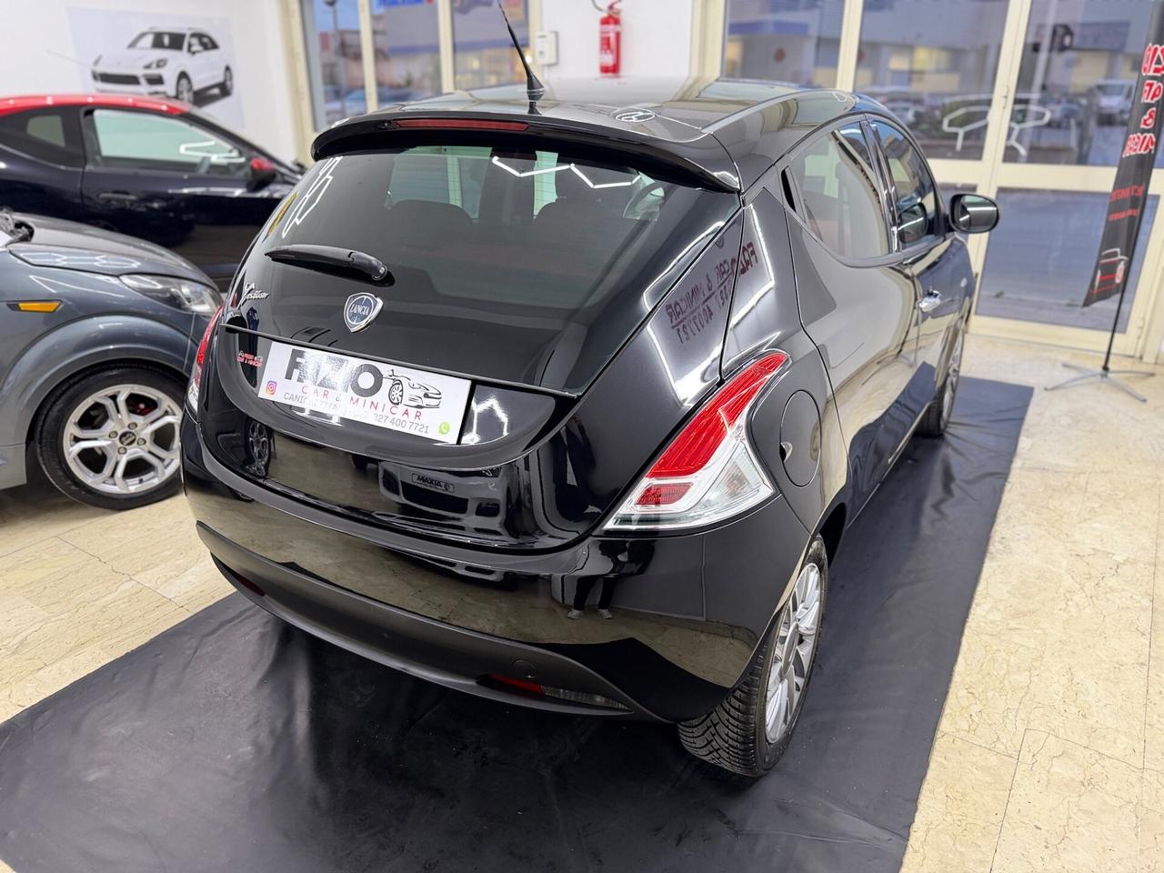 Lancia Ypsilon 1.2 69Cv