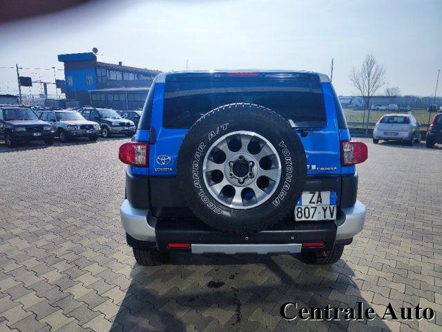 TOYOTA FJ Cruiser 4.0 V6 A/T GPL 4WD Inseribili