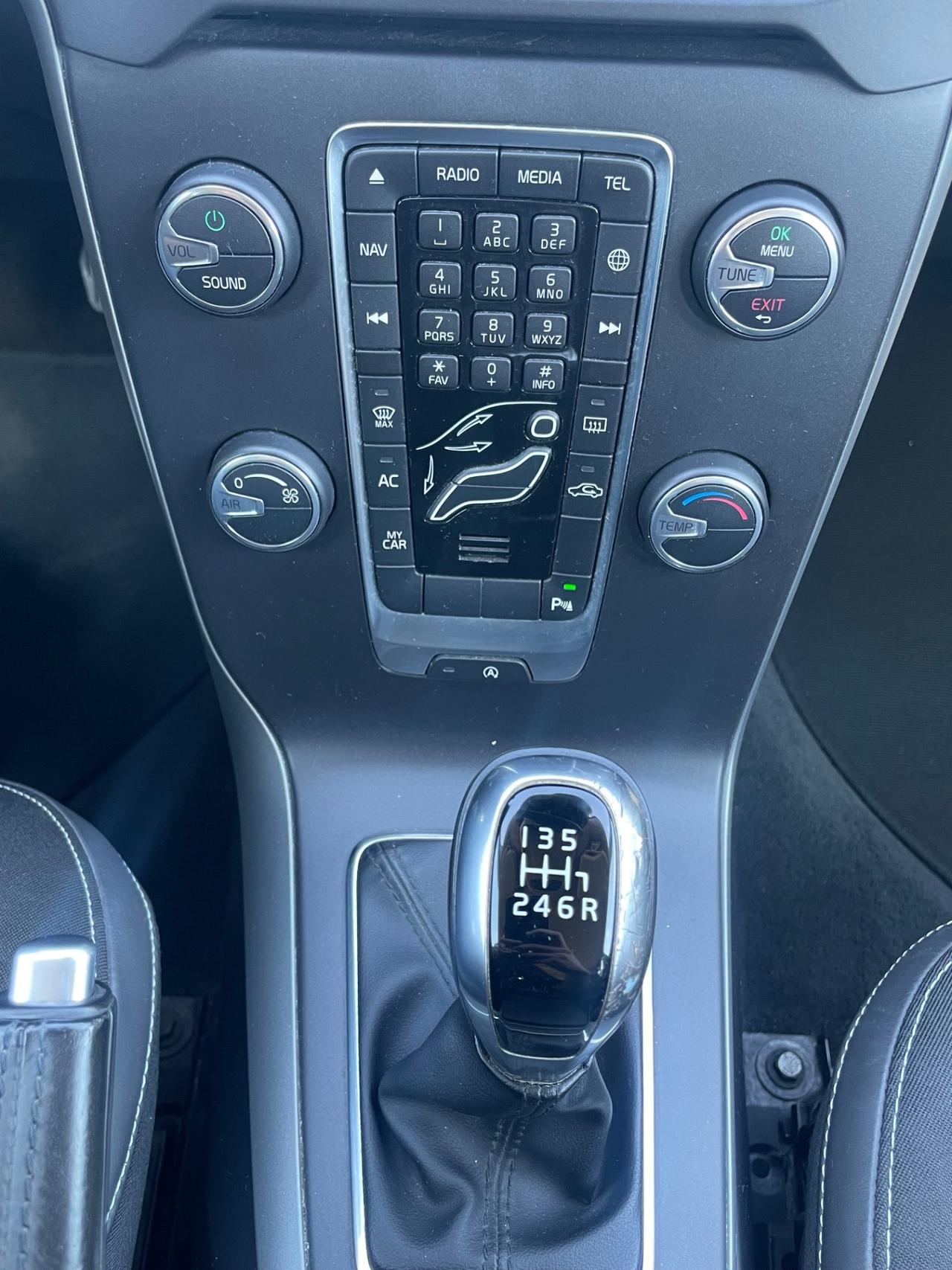 Volvo V40 D2 R-design
