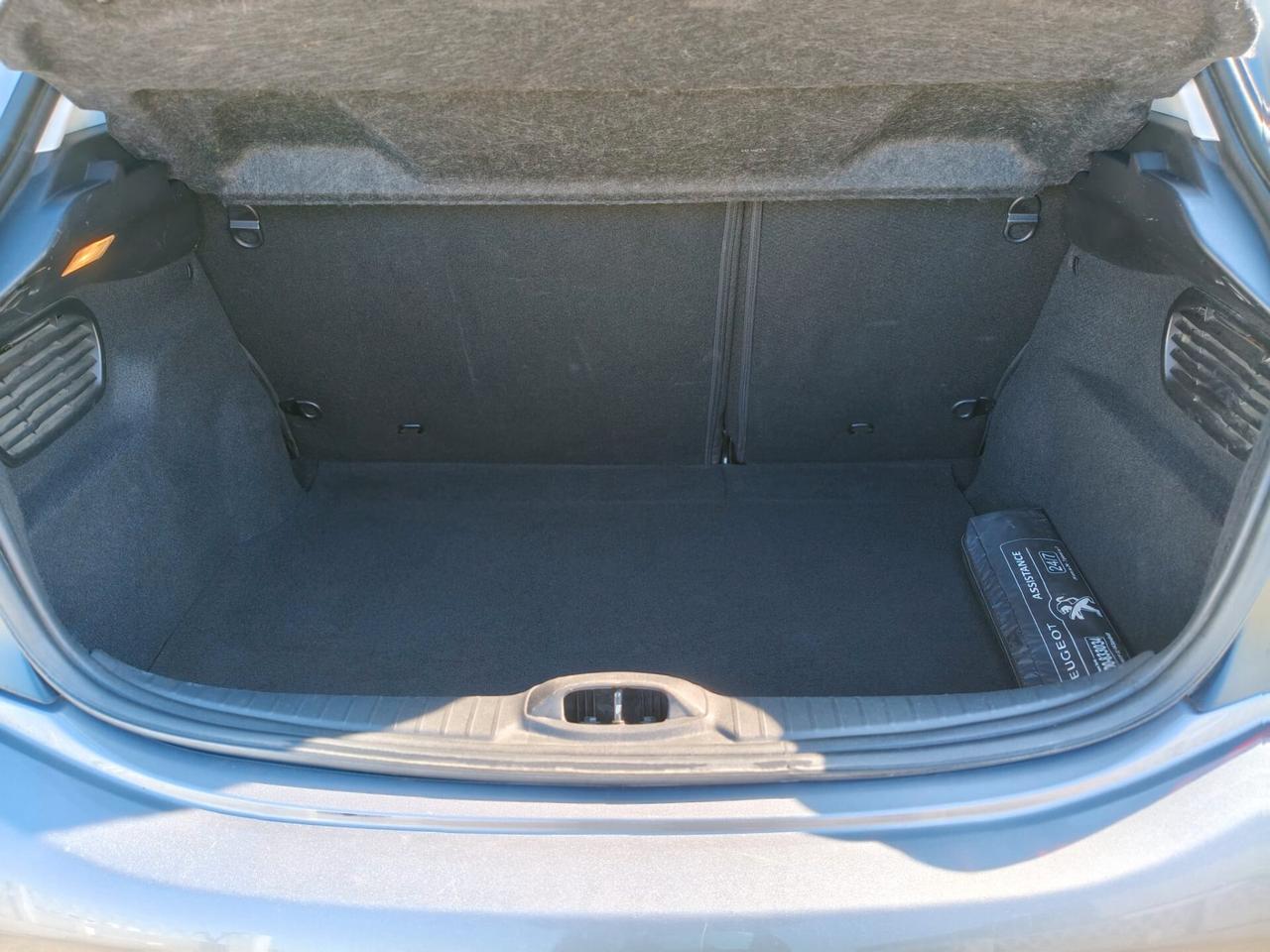 Peugeot 208 anno 2019 full optional