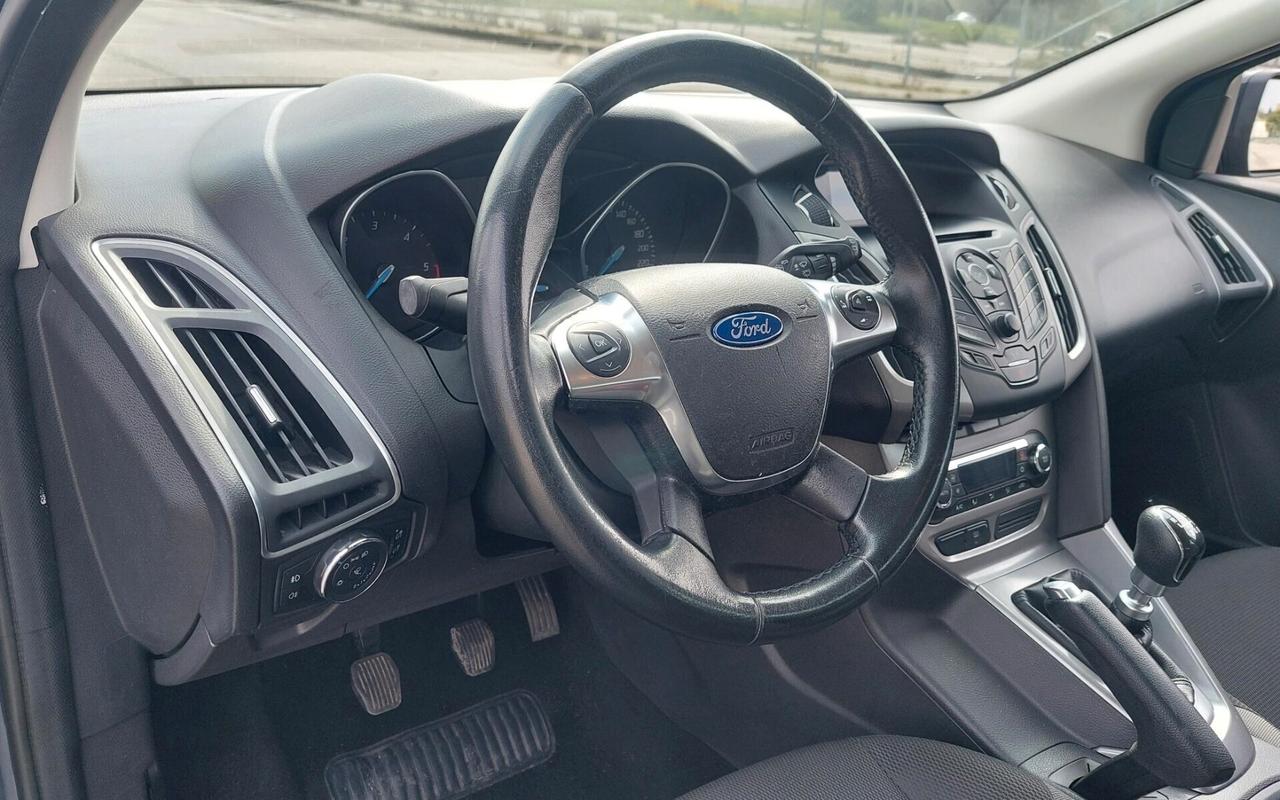CONSUMI RIDOTTI -FORD FOCUS 1.6 -POCHI CHILOMETRI