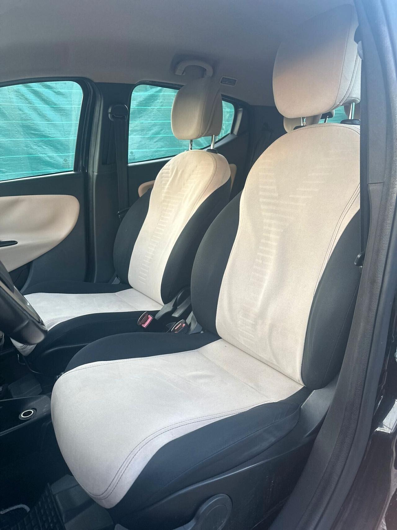 Lancia Ypsilon 1.2 69 - CV Platinum -