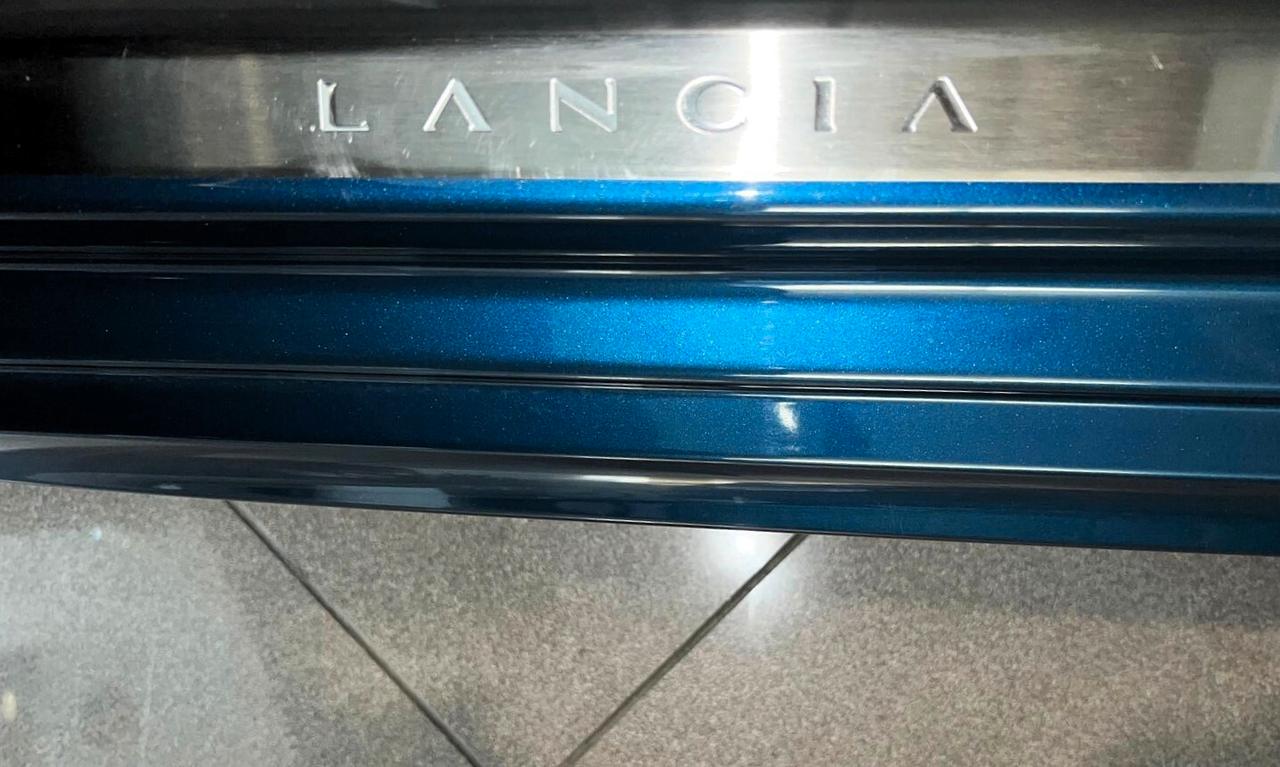 Lancia Ypsilon Hybrid e-DCT Edizione Cassina