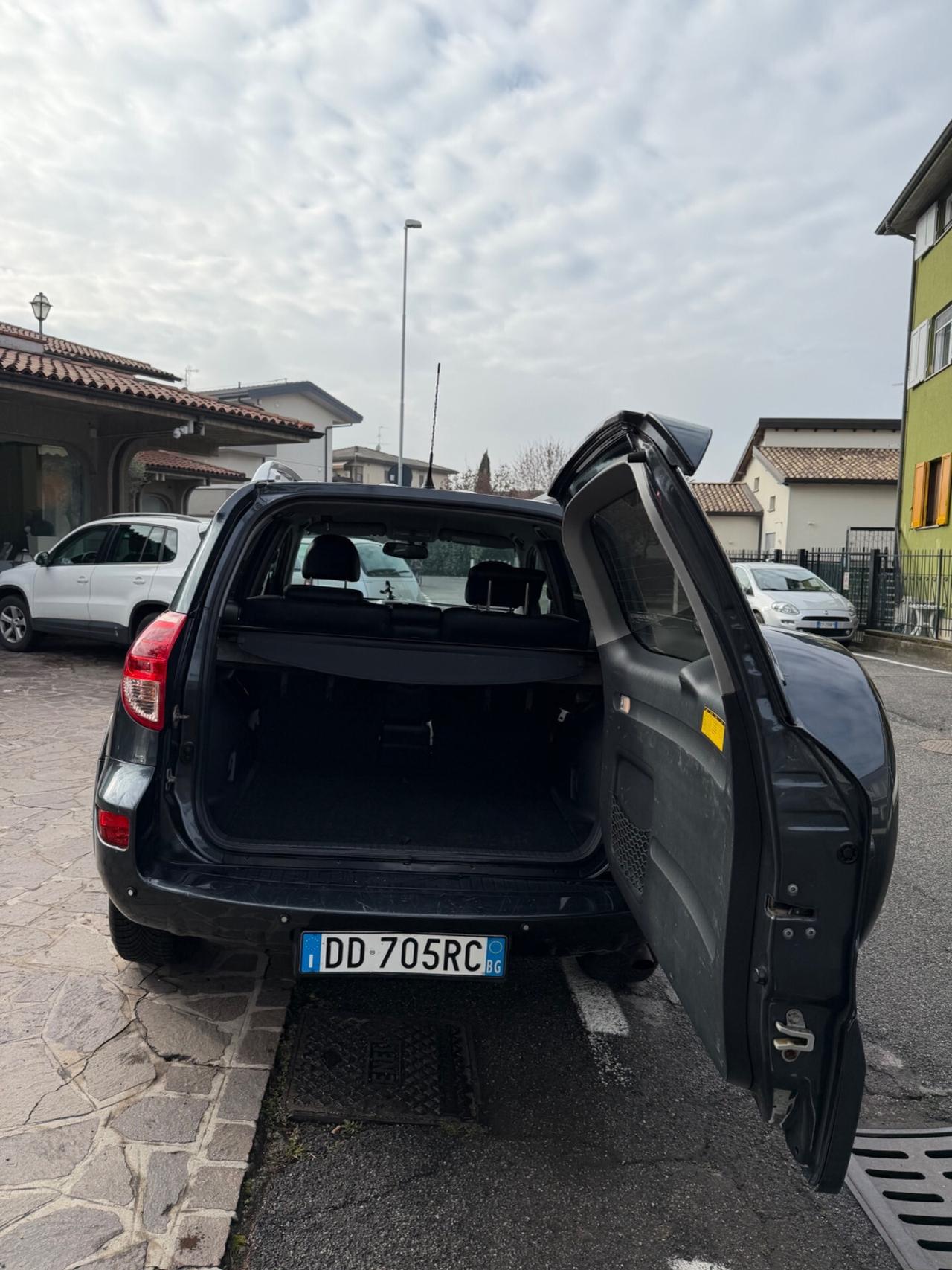 Toyota RAV 4 RAV4 2.2 D-4D 136 CV Sol