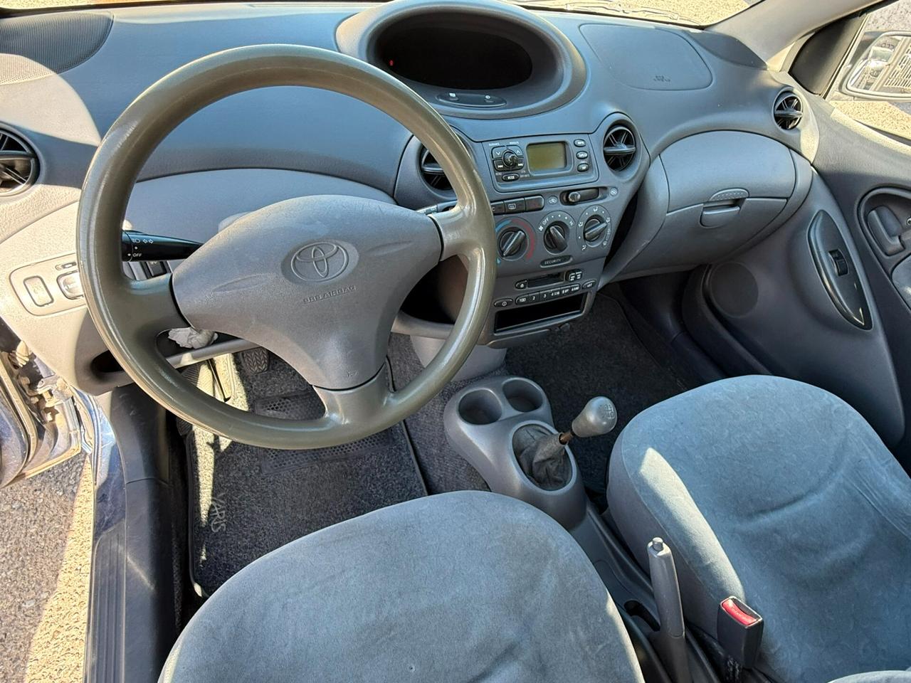 Toyota Yaris 1.0i 16V cat 5 porte Sol