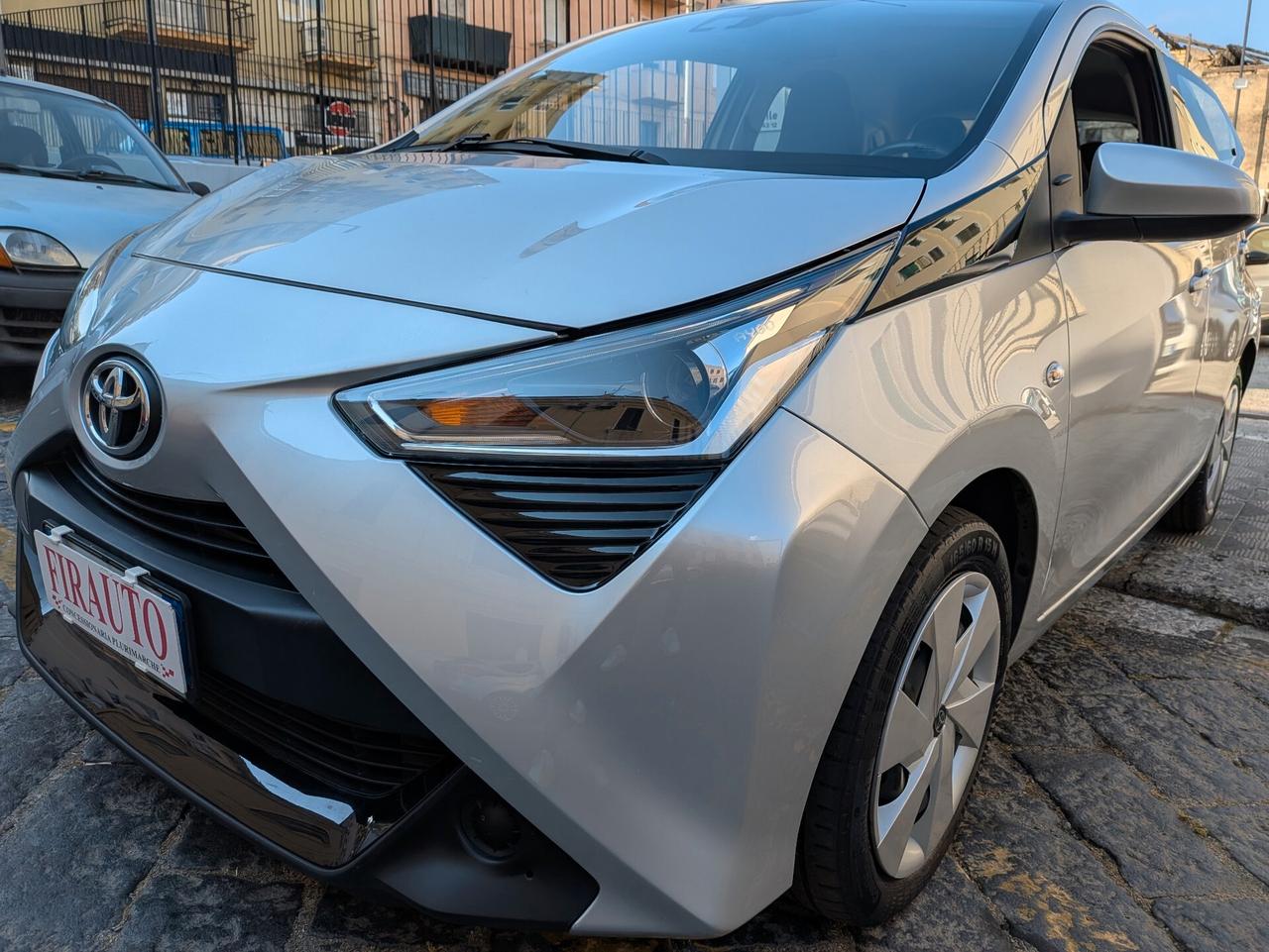 Toyota Aygo Connect 1.0 VVT-i 72 CV 5 porte x-cool