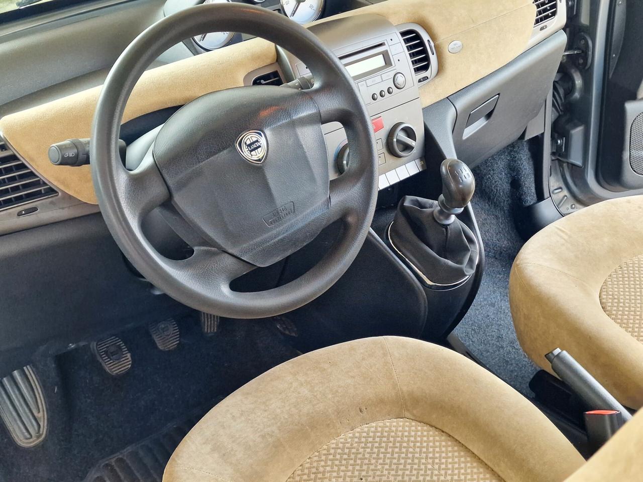 Lancia Ypsilon 1.2 16V Platino