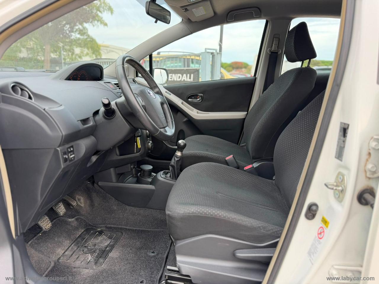 TOYOTA Yaris 1.0 5p. Sol