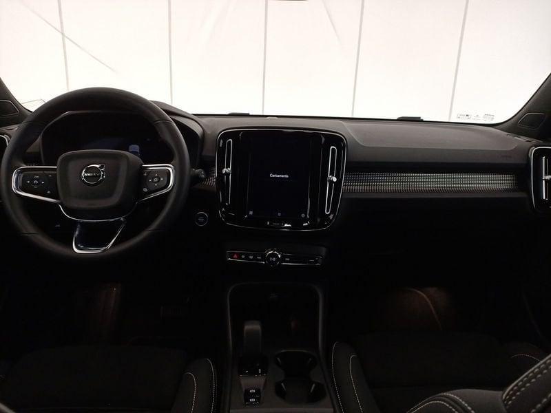 Volvo XC40 2023 2.0 b3 Plus Dark auto