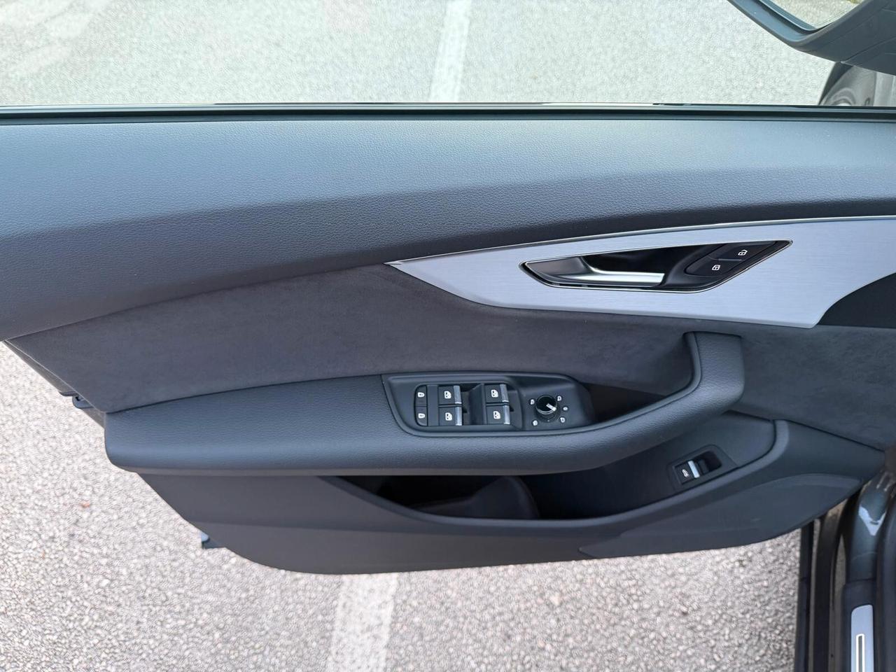 Audi Q8/50 TDI/286 CV/QUATTRO/SLINE/C-AUT/NAVI/PDC/TEL-POST/CERCHI21/V.PRIV/CLIMA 4 ZONE/SOFT CLOSE!!