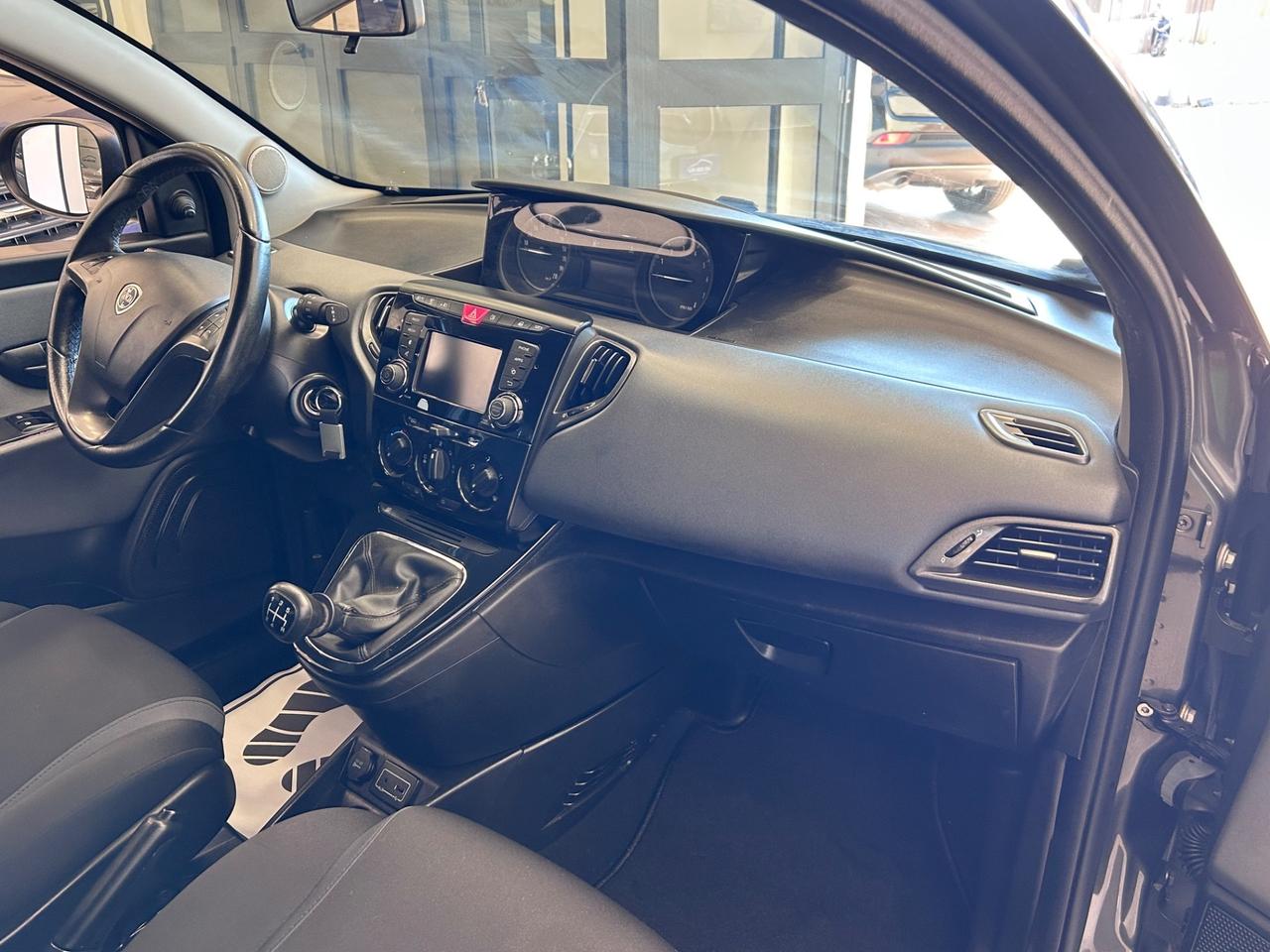 Lancia Ypsilon 1.2 69 CV 5 porte Gold
