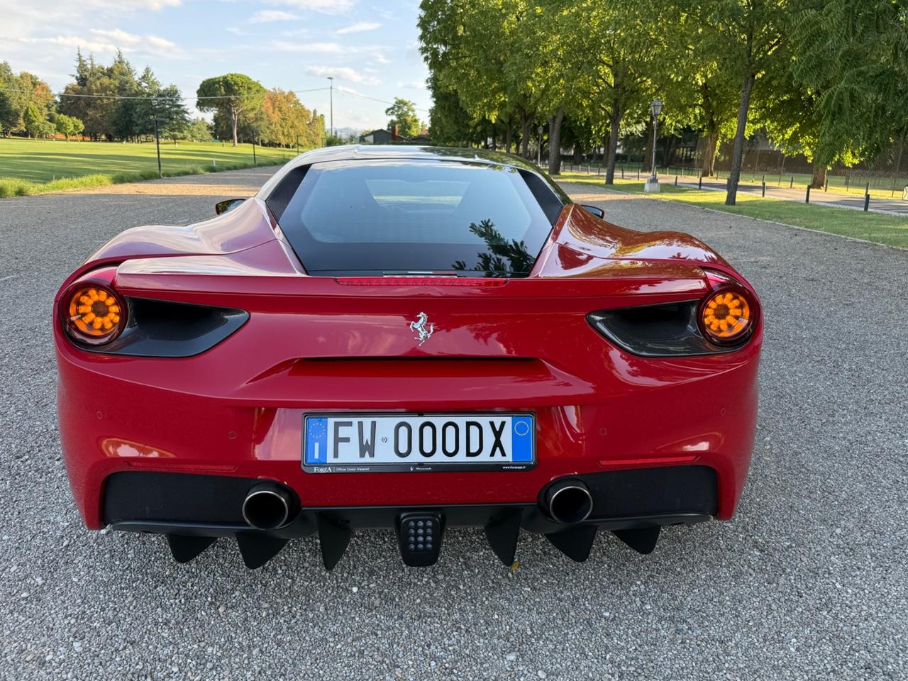 Ferrari 488 GTB + iva 22% - ha 10.900 km ! PREZZO TOP ITALIA -
