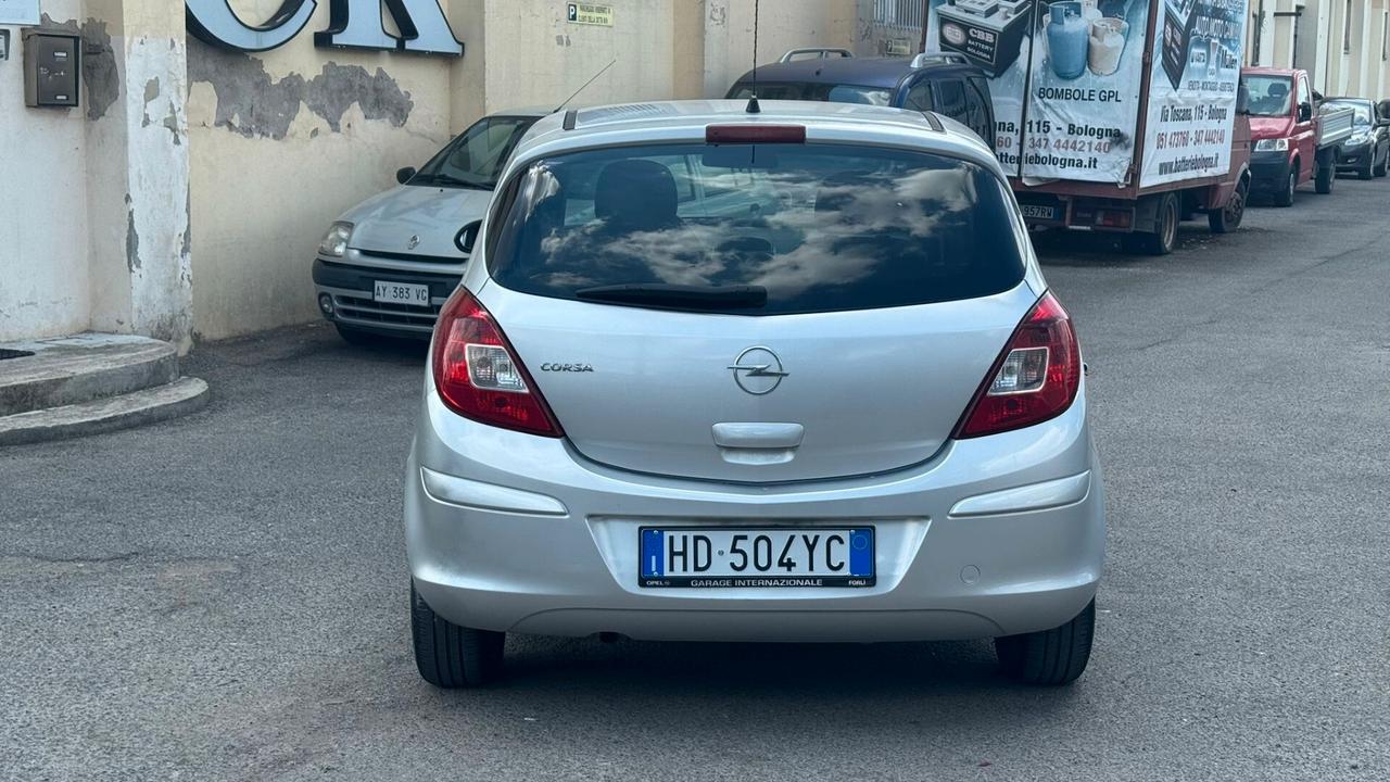 Opel Corsa 1.2 5 porte Sport