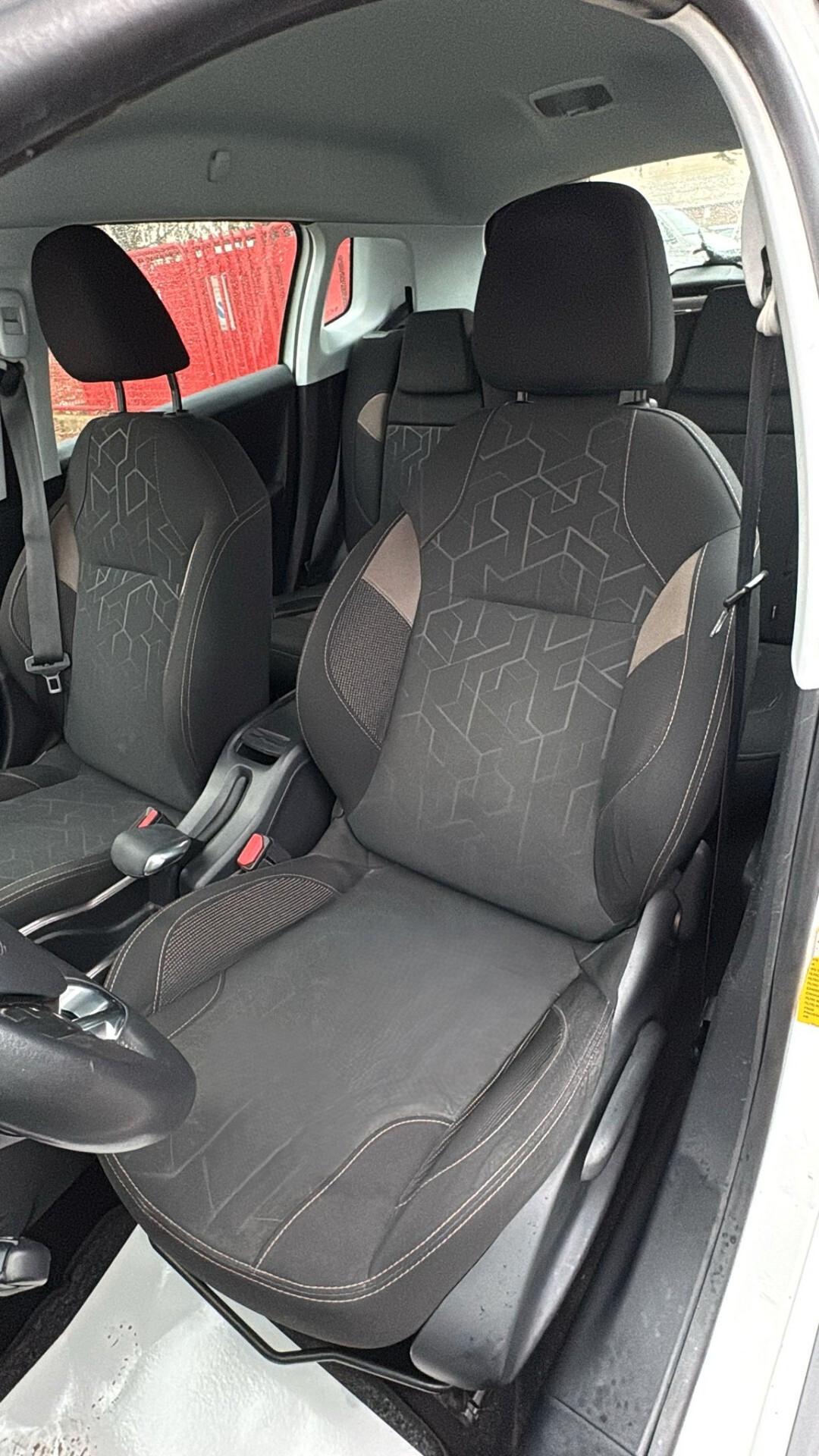 Peugeot 2008 NEOPATENTATI / METANO