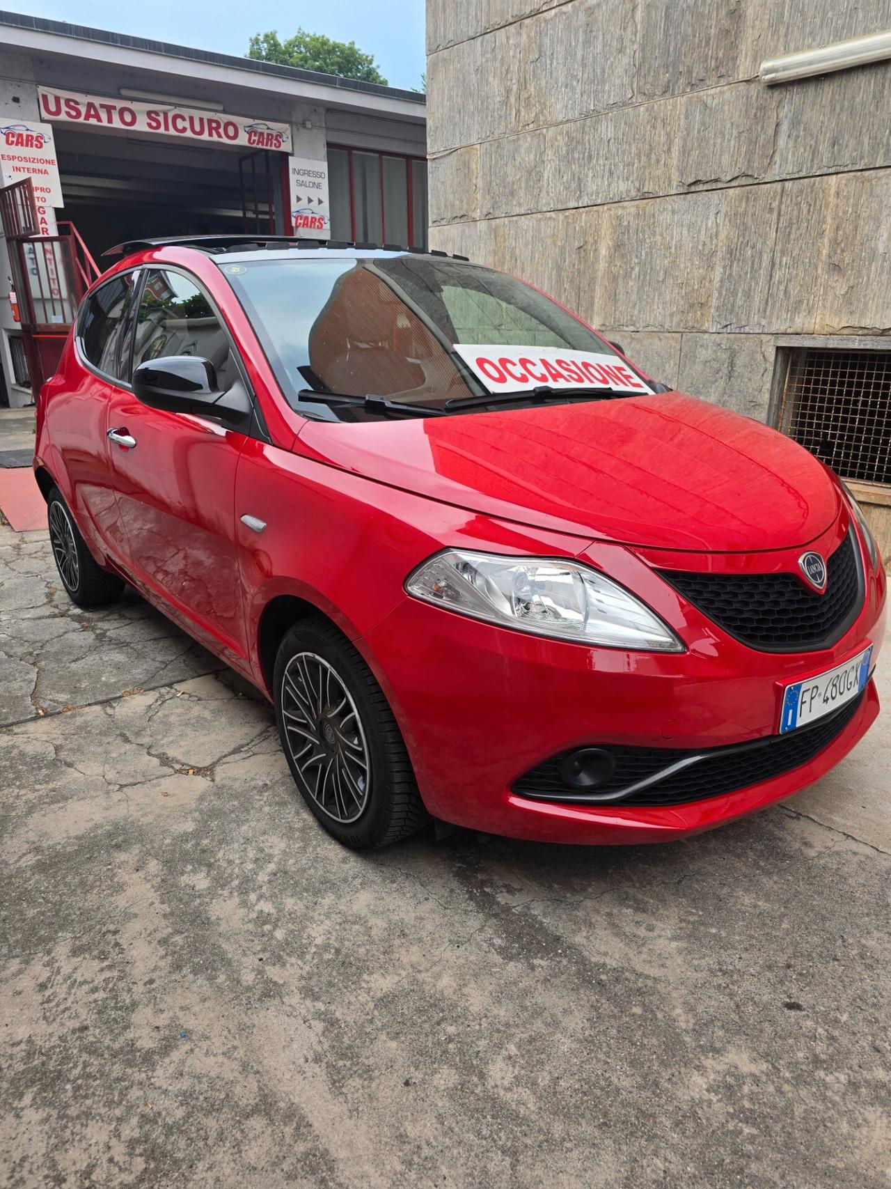 Lancia Ypsilon 1.2 69 CV 5 porte TETTO PANORAMICO APRIBILE