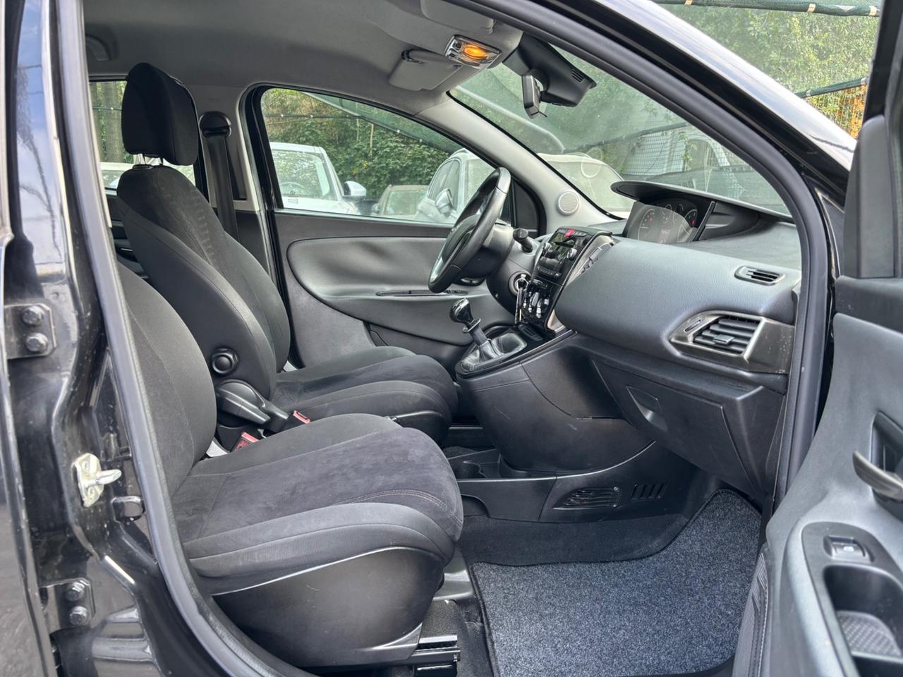 Lancia Ypsilon 5 porte Metano Ecochic OK NEOPATENTATI