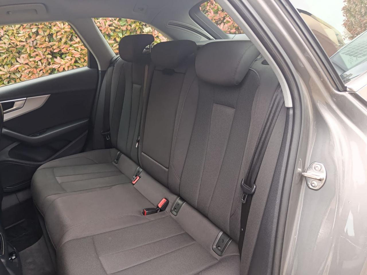 Audi A4 Business Advanced 2.0 35 TDI MHEV #10442