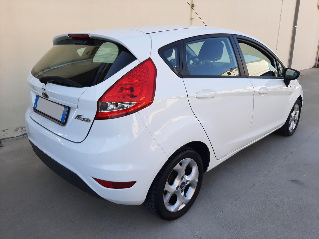 Ford Fiesta Ikon 1.4 16V 97cv GPL Business 5p