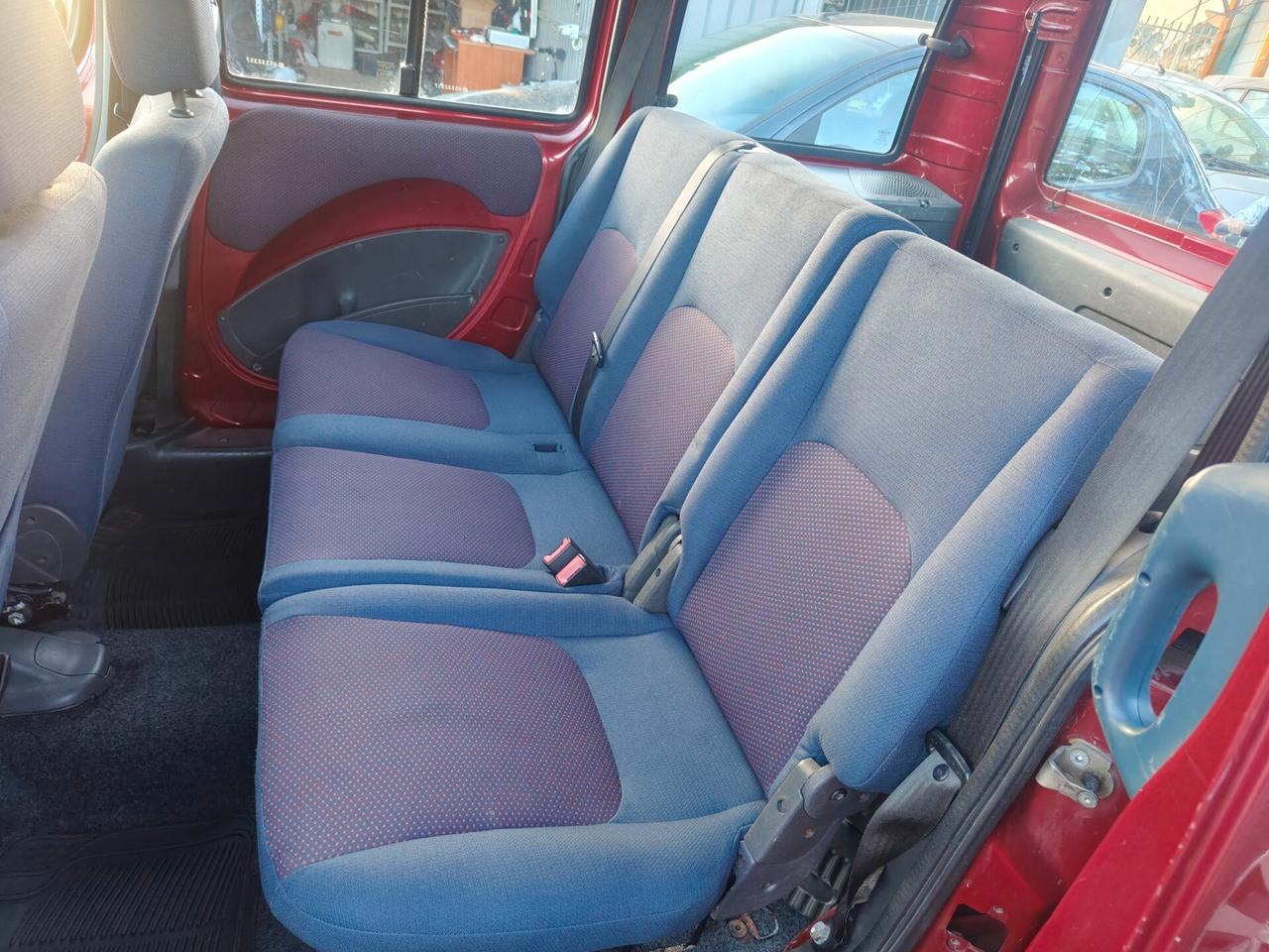 Fiat Doblo 1.9 JTD vetrato 5 posti