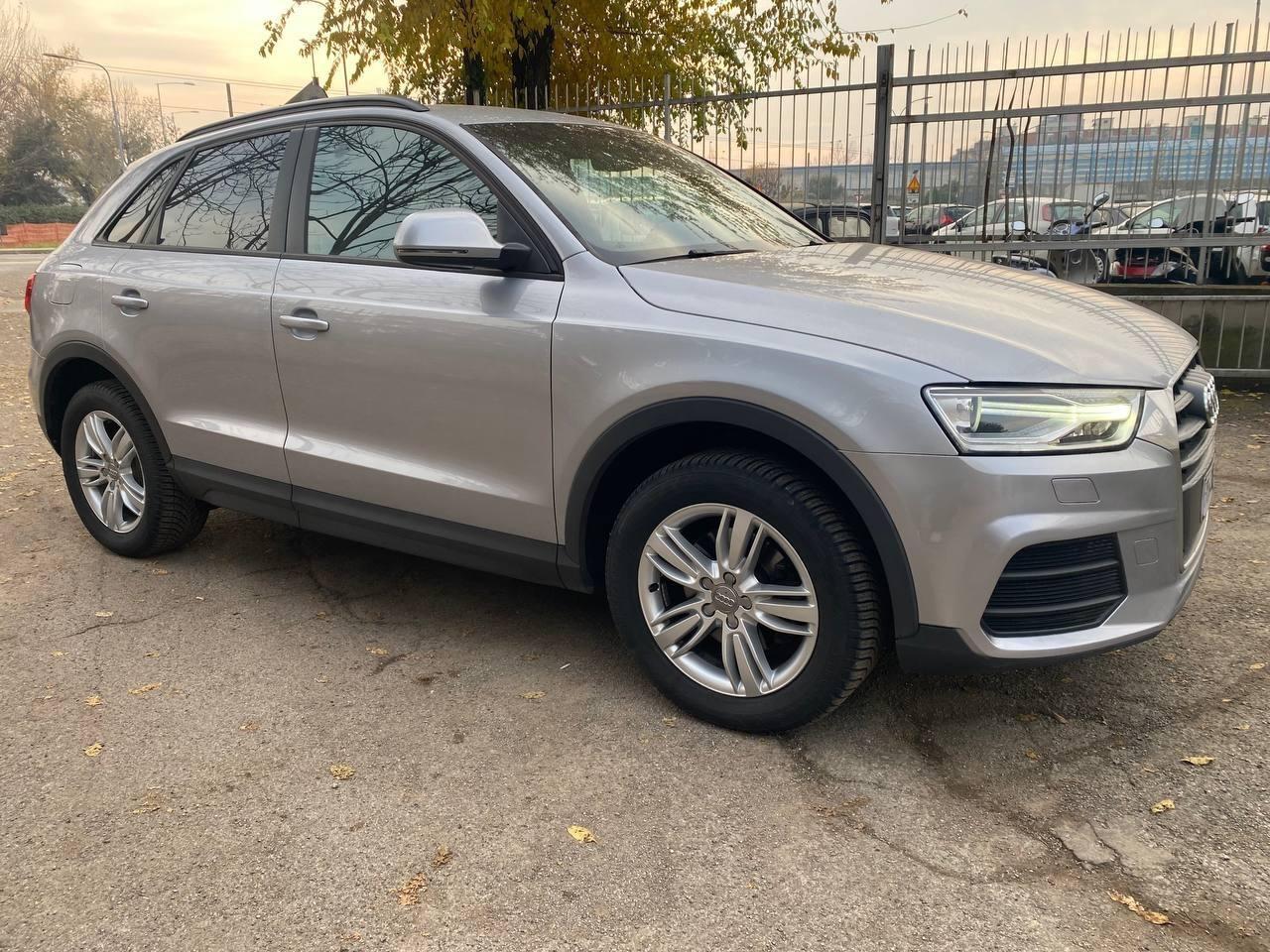 Audi Q3 2.0 TDI 120 CV business sport