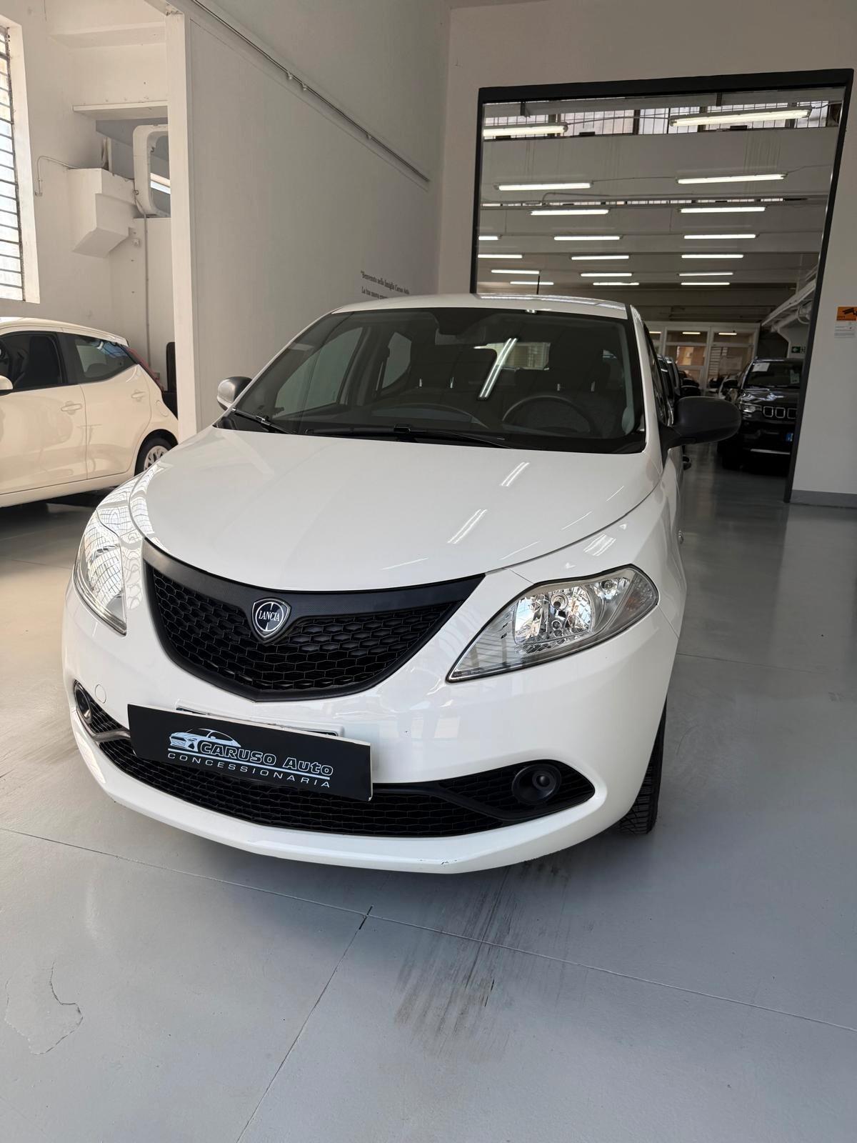 Lancia Ypsilon 1.0 FireFly 5 porte S&S Hybrid Ecochic Silver