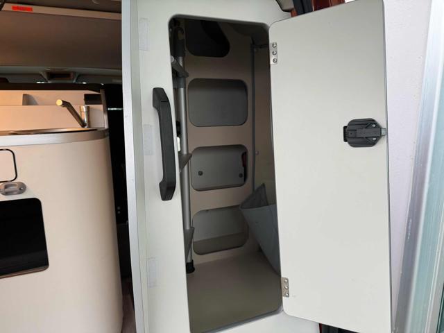 FORD Transit Custom 320 2.0 150 PC-TN Nugget Titanium