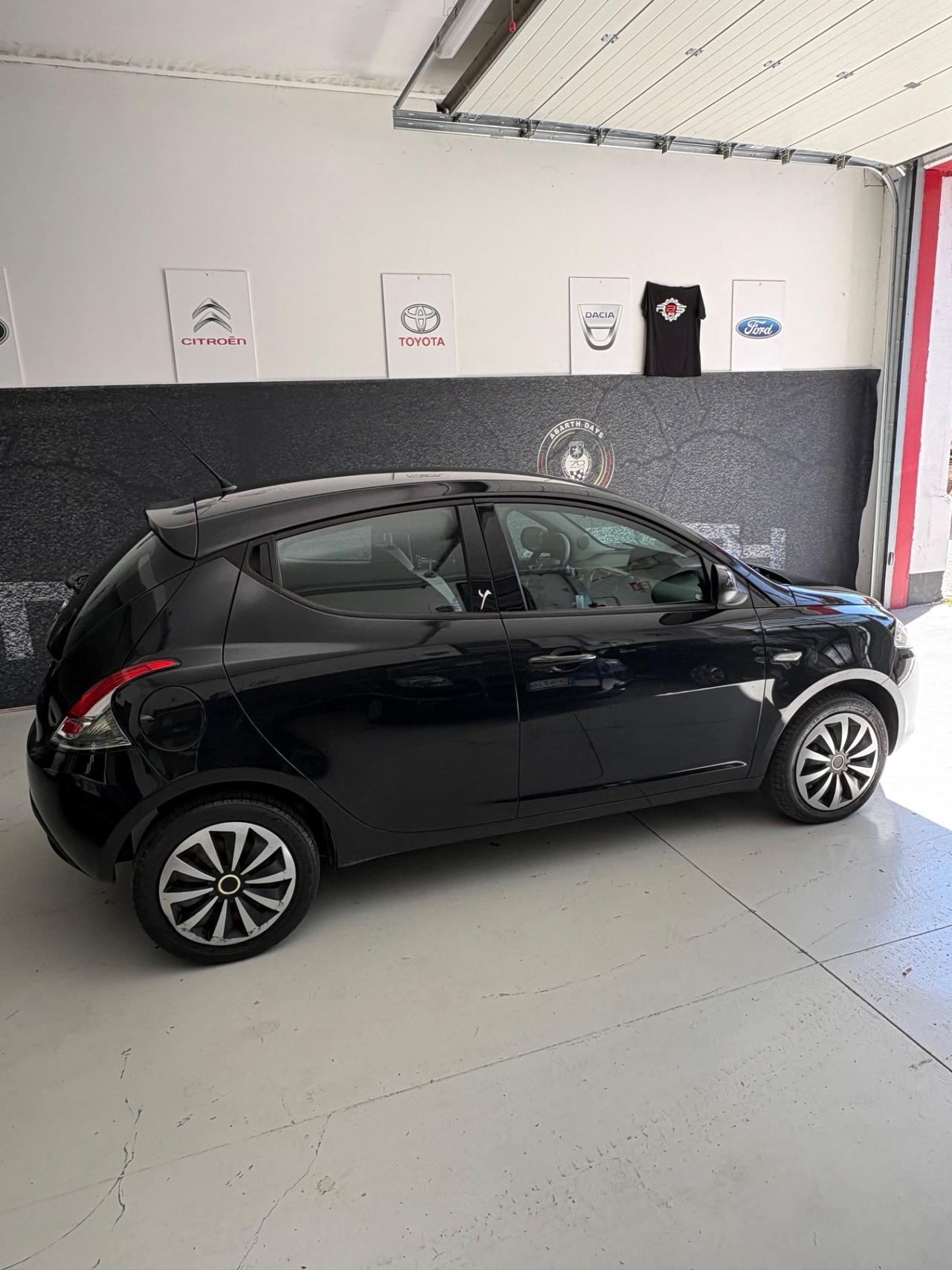 Lancia Ypsilon 1.2 69 CV 5 porte Elefantino