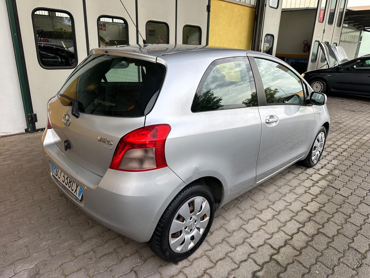 Toyota Yaris 1.3 5 porte Automatico
