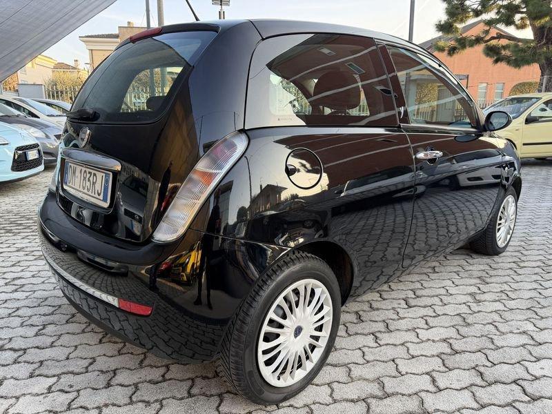 Lancia Ypsilon Ypsilon 1.2 8v Oro Bianco IDONEA NEOPATENTATI