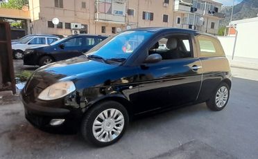 Lancia Ypsilon 1.2 Momo Design