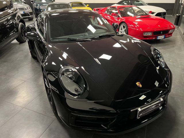 PORSCHE 992 911 Carrera 4 GTS