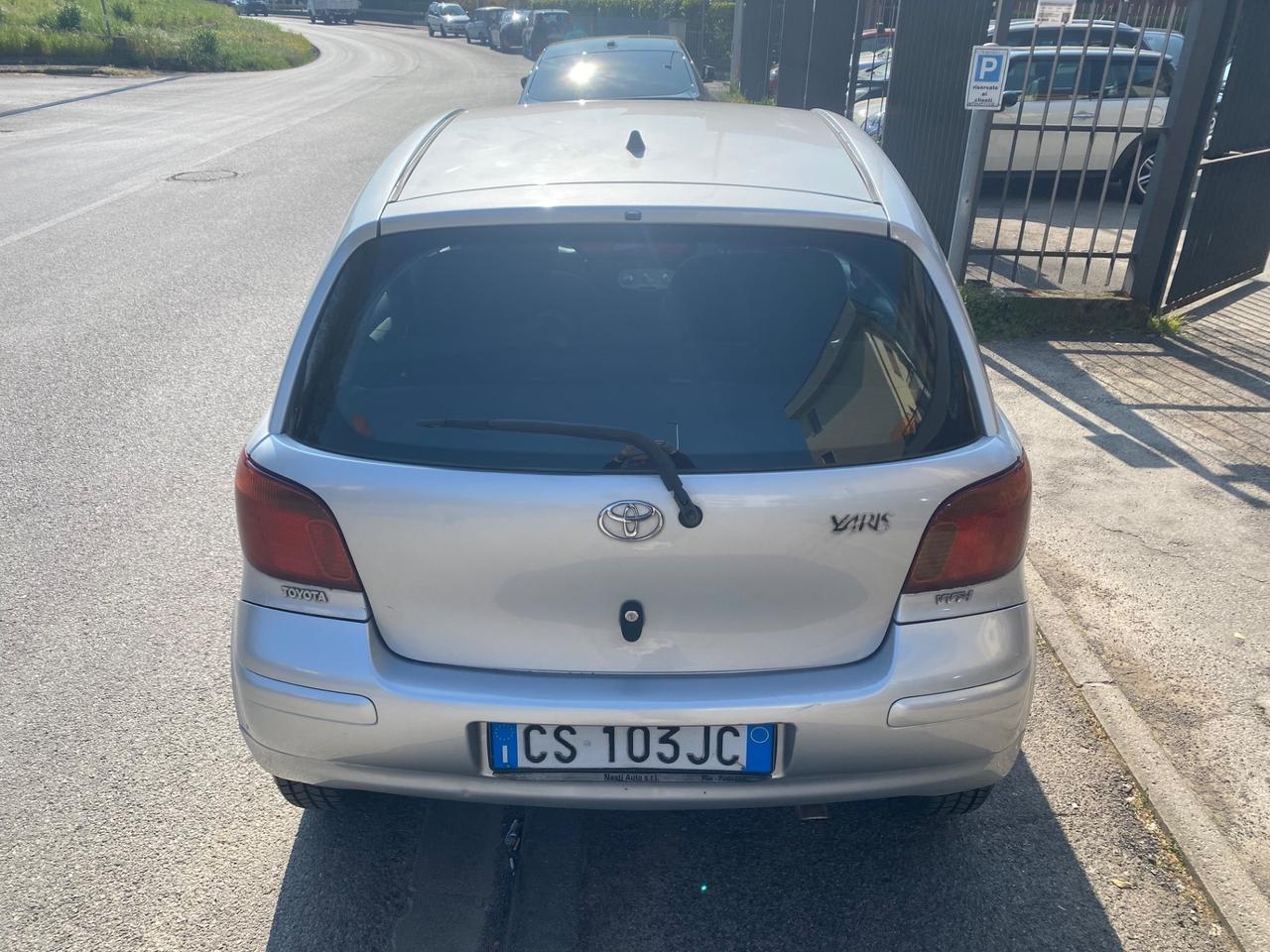 Toyota Yaris 1.0i 16V cat 5 porte Sol