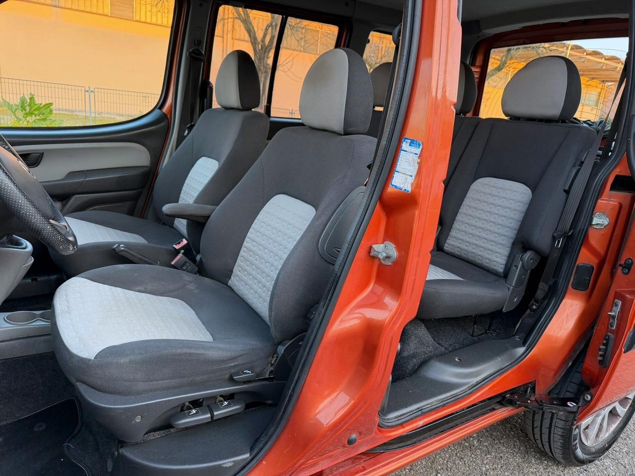 Fiat Doblo 1.9 MJT 105 CV Passo Lungo 5 posti