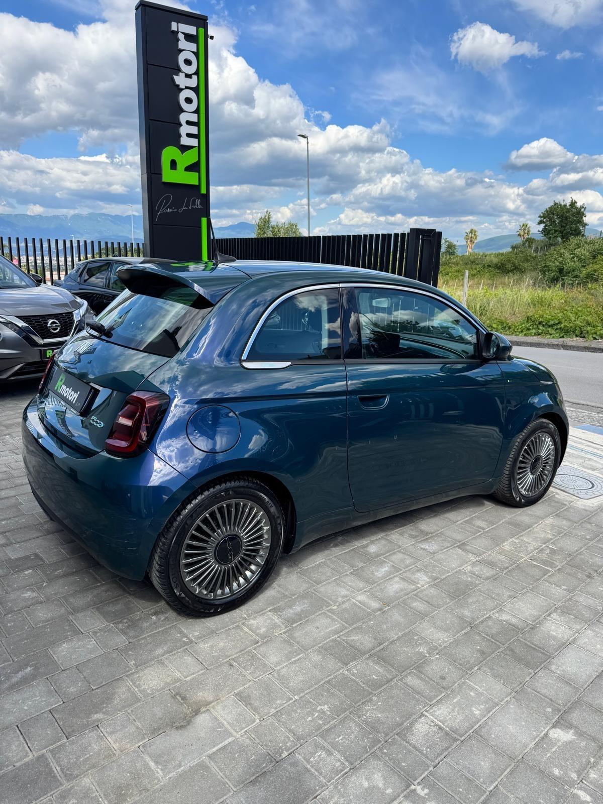 Fiat 500 500e Berlina 42 kWh La Prima