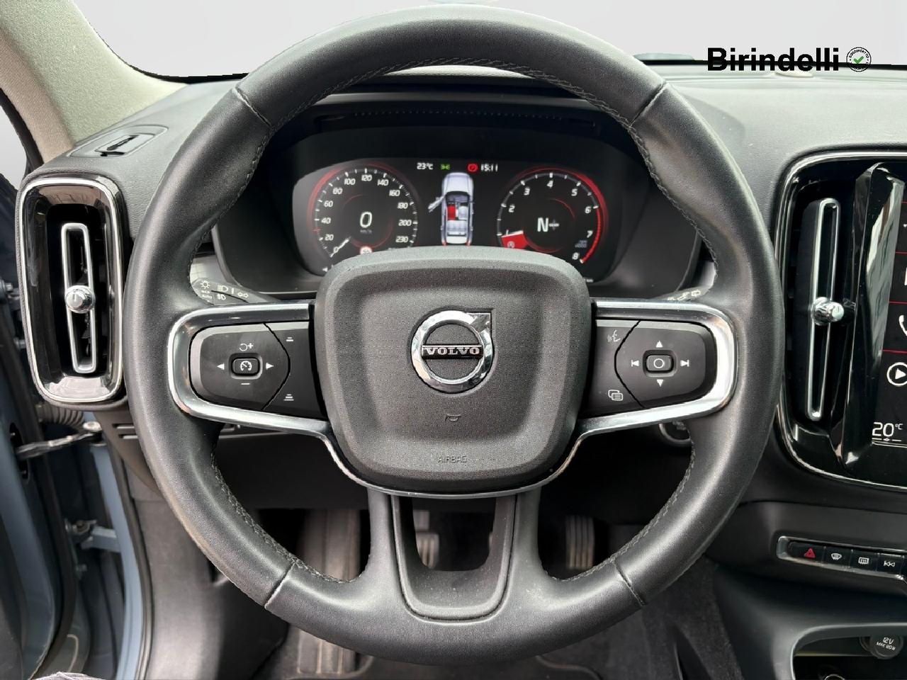 VOLVO XC40 (2017-->) - XC40 T2 Momentum Core