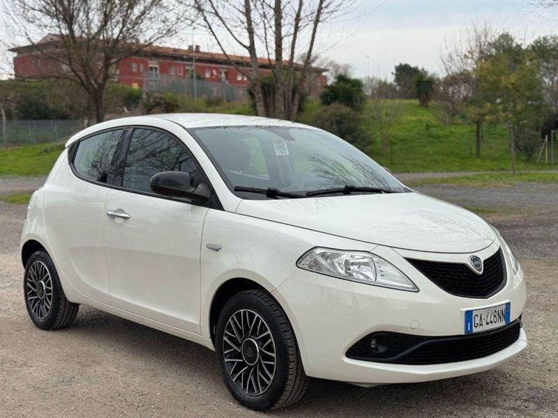 Lancia Ypsilon 1.2 69 CV 5 porte "GOLD"