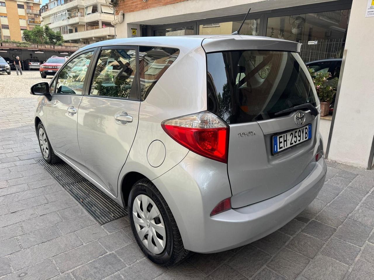 Toyota Verso- S 1.3 lounge Ok Neop