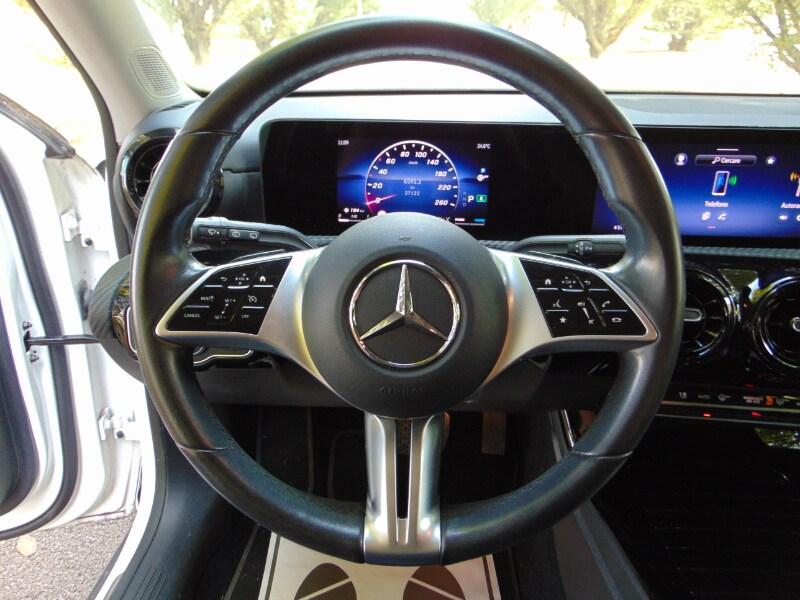 MERCEDES Classe A (W177) A 180 Automatic Ad...