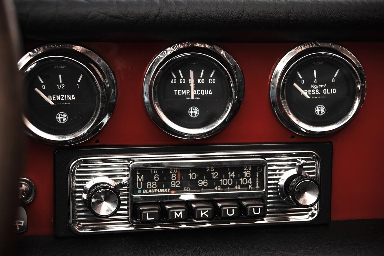 Alfa Romeo Spider Duetto osso di seppia 1750