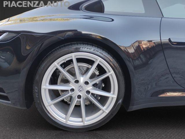 PORSCHE 992 Carrera