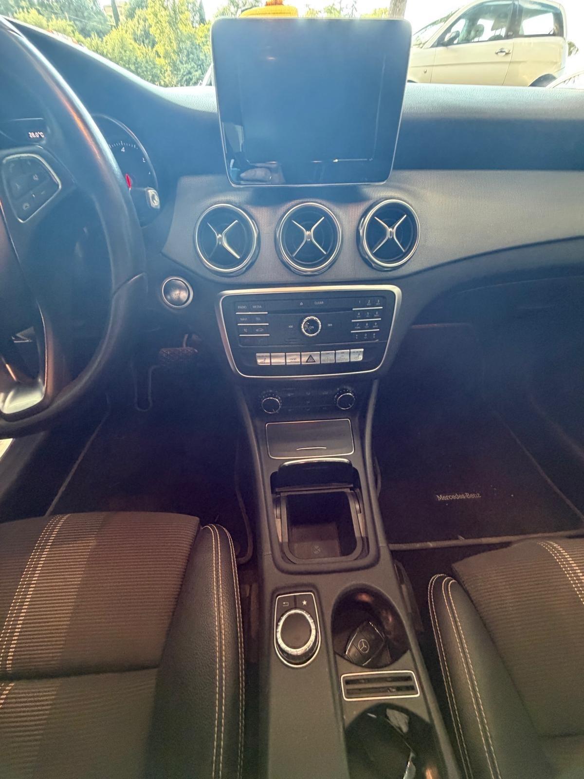 Mercedes-benz GLA 200 d Premium