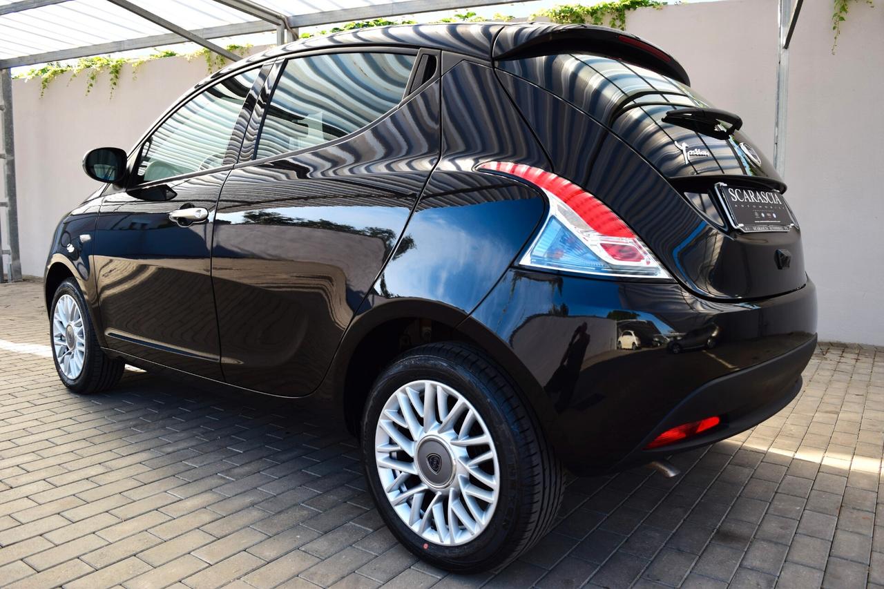 Lancia Ypsilon 1.0 Firefly Hybrid 70 cv Gold