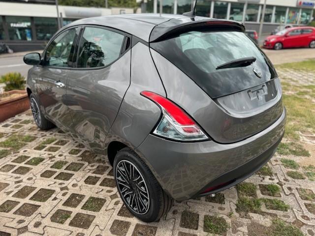 Lancia Ypsilon 1.0cc 70cv Hybrid ORO Km 0 Italiana