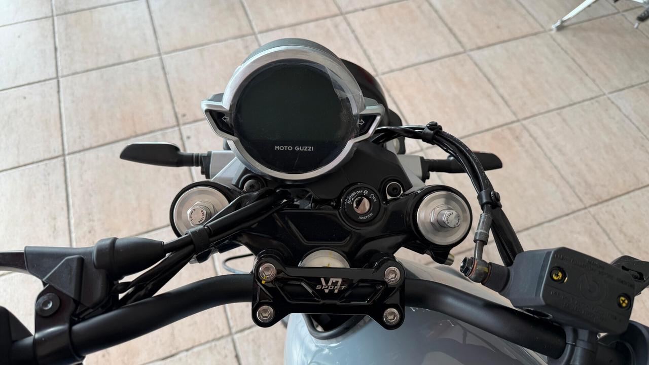 Moto Guzzi V7 IV STONE/SPORT/SPECIAL