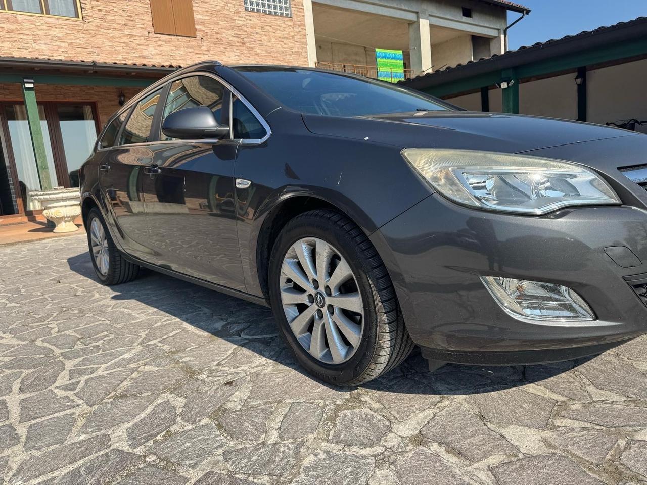 Opel Astra 1.7 CDTI 110CV Sports Tourer Cosmo neopatentati