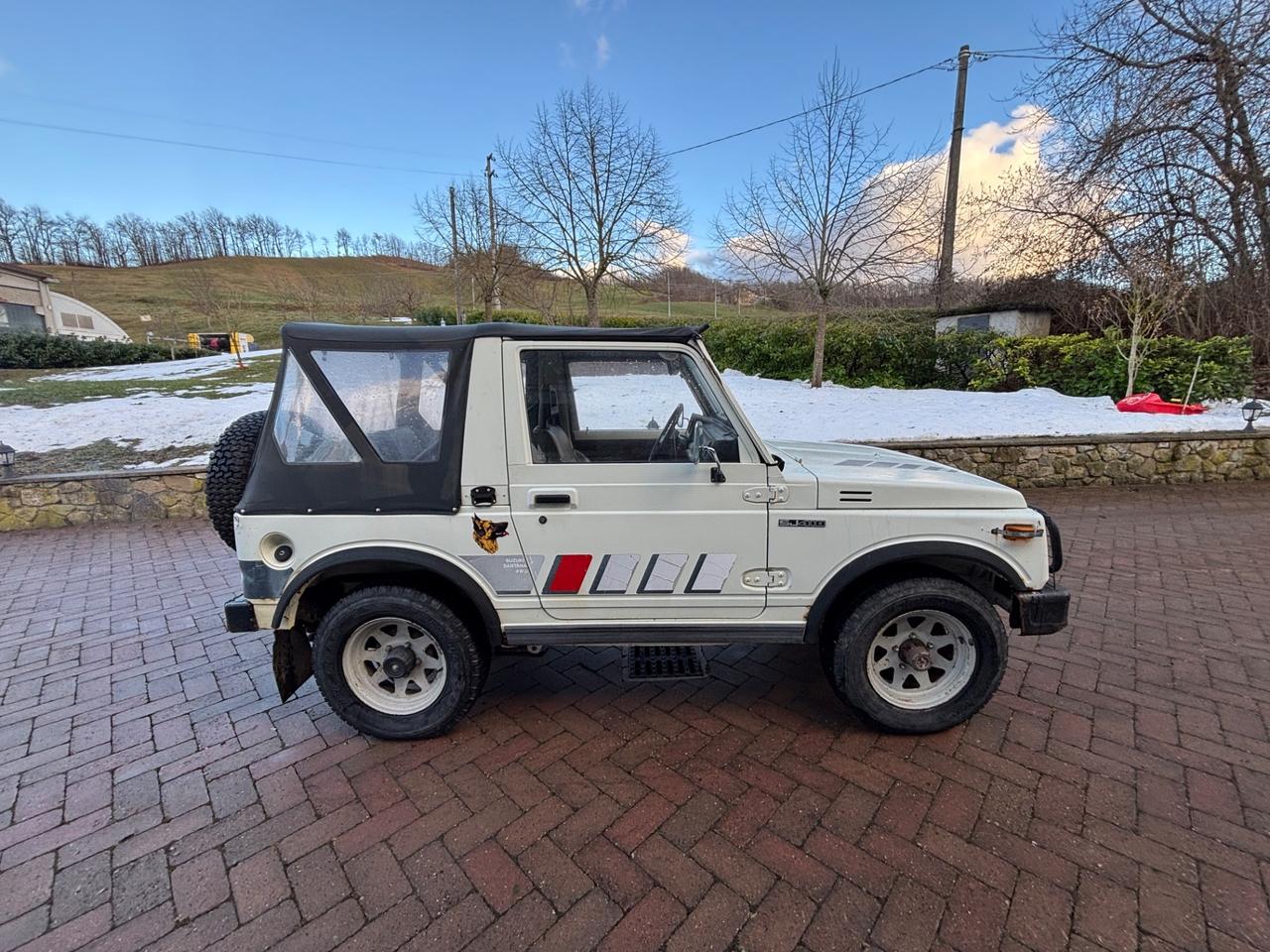 Suzuki SJ 410 SJ410 Cabriolet De Luxe