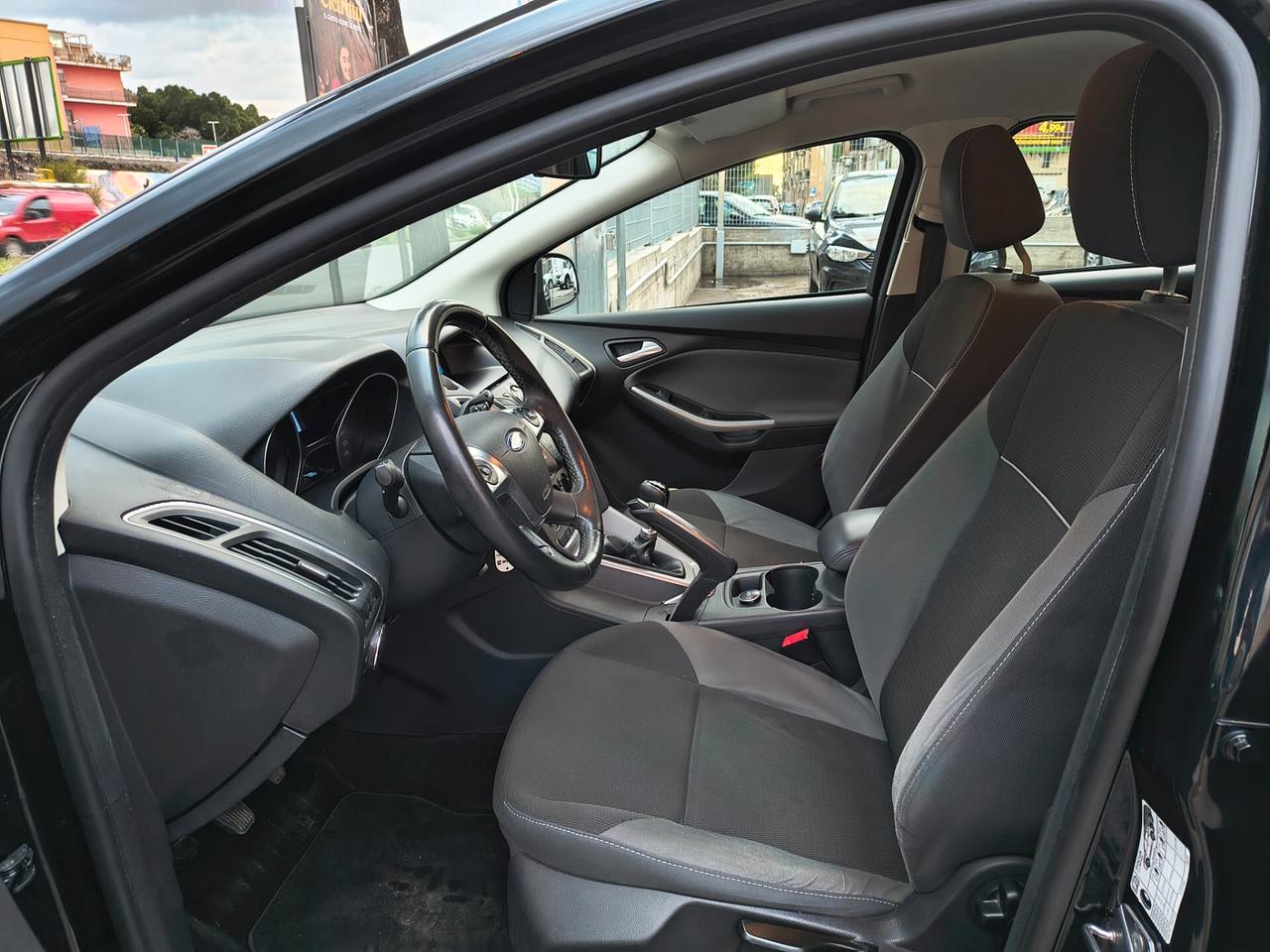 FORD FOCUS 1.6 DIESEL BERLINA UNICOPROPRIETARIO 2012